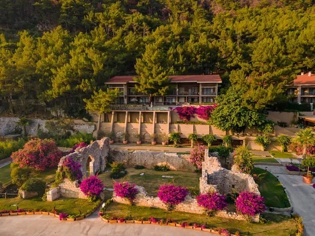 Martı Hemithea Hotel among pine trees and bougainvillea-covered terraces in Orhaniye